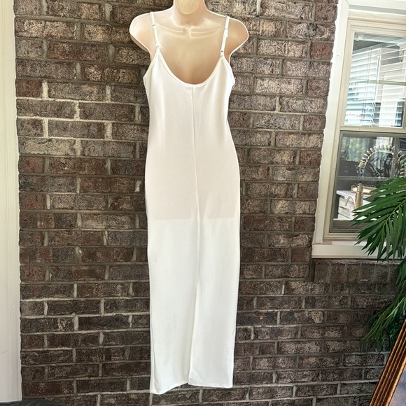 FASHION NOVA. Everlasting midi dress size M while - Picture 3 of 6